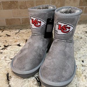 New with tags NFL Kansas City gray boots, size 6